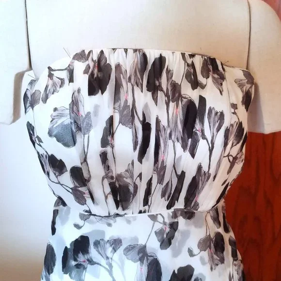 White House Black Market 3-Tiered Flower Dress 2 - Picture 3 of 13